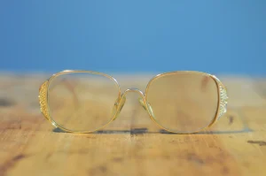 Monture de lunettes de vue vintage Christian Dior Paris lunettes en métal doré et strass brillants, lunettes rétro des années 70 seventies